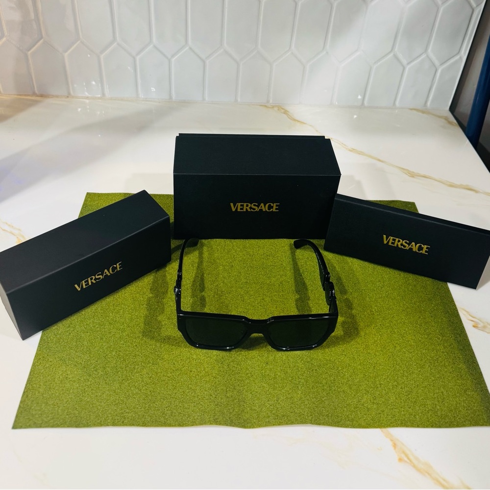 Versace Black Rectangular Sunglasses - Picture 3 of 11